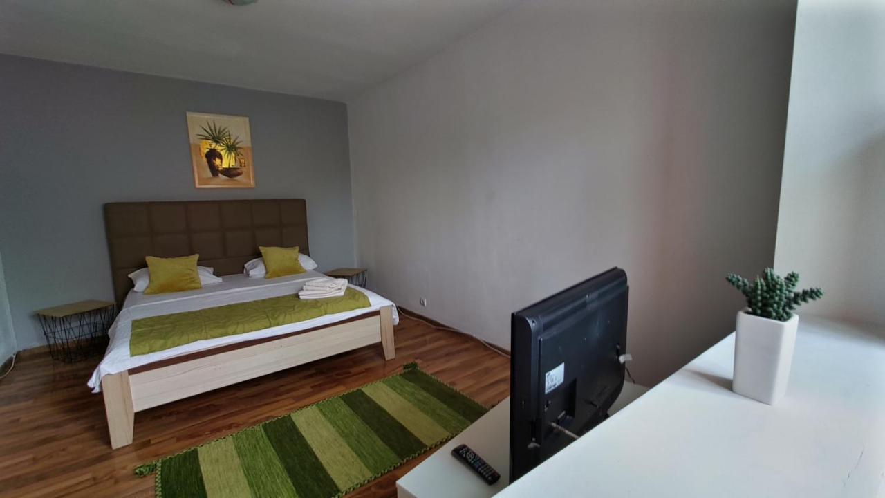 Magic Studio Hunedoara Lägenhet Exteriör bild